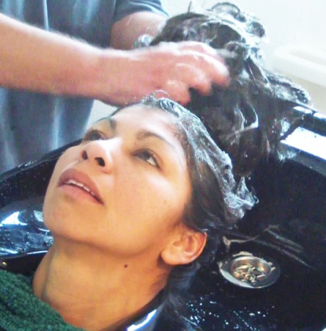 SHAMPOOING A LONG, LONG, LONG HAIR