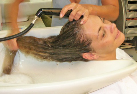 SHAMPOOING THIS AMAZING BLONDE HAIR!