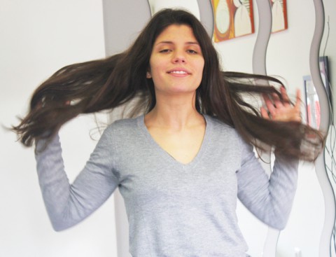 WASHING A LONG AND DARK HAIR