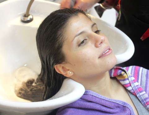 WASHING A LONG AND DARK HAIR