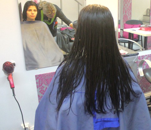 WASHING A LONG AND DARK HAIR