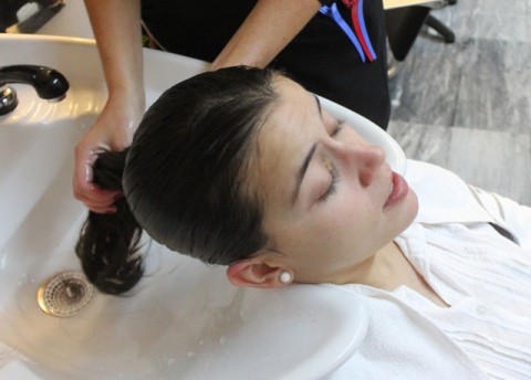 A LOOONG SHAMPOO IN A LONG HAIR