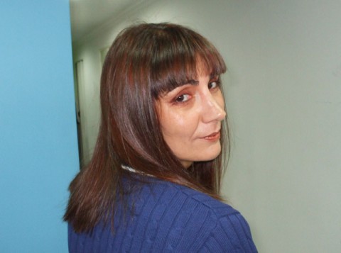 WOMAN HAIRCUT IN BARBERSHOP