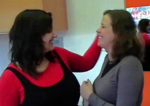 2 FRIENDS UNDER THE RYTHM OF MAGIC SCISSORS