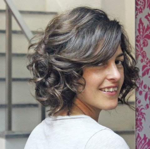 BEAUTIFUL HAIRCUT IN A CURLED HAIR
