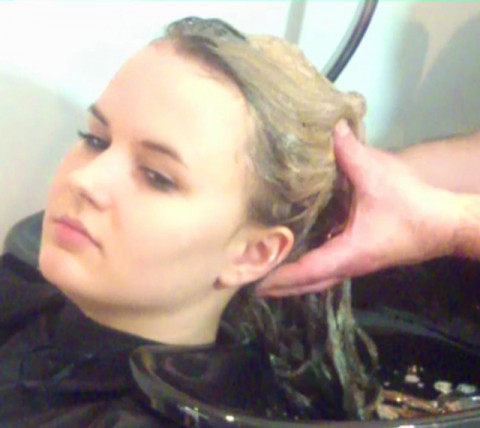 A LOVELY SHAMPOO IN A LONG BLONDE HAIR